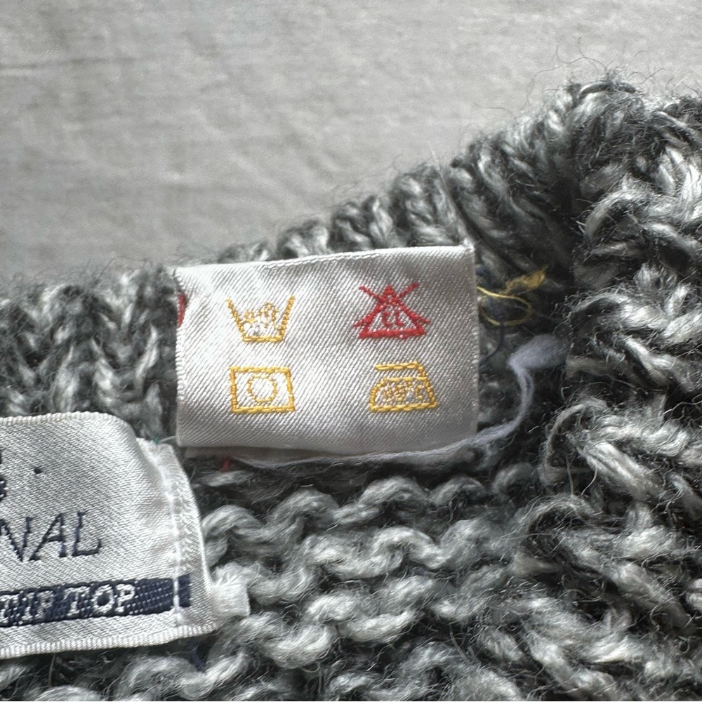 Vintage Abstract Gray and Pink Sweater - Picture 8 of 9